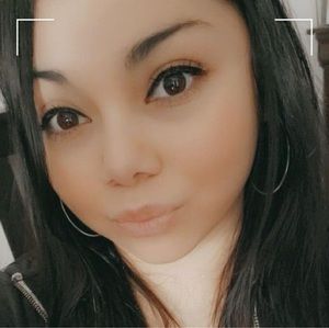 Meet your Posher, Adela